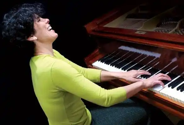 
El próximo sábado 13 se presentará la pianista Silvia Teijeira
