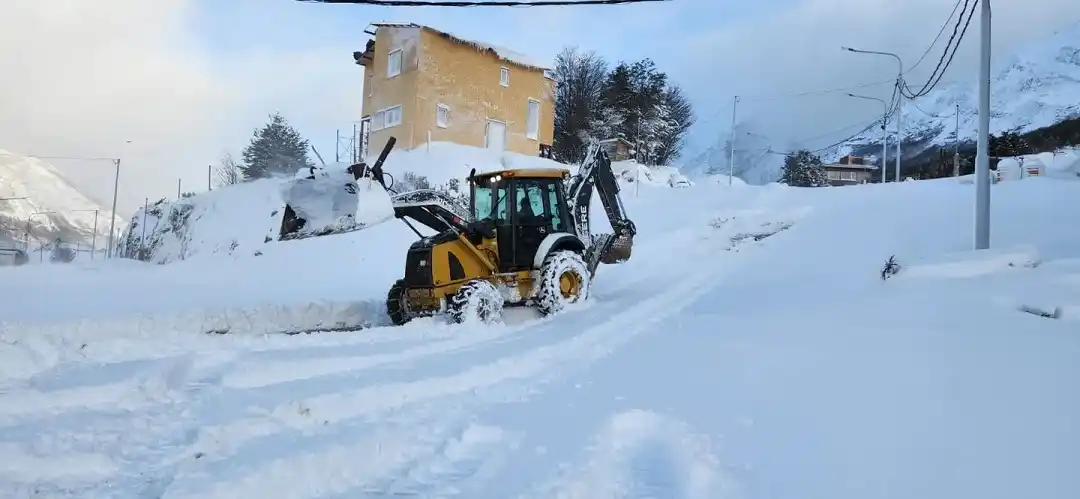 Se cancelaron los vuelos en Ushuaia por el fuerte temporal y la nevada que azota a la ciudad