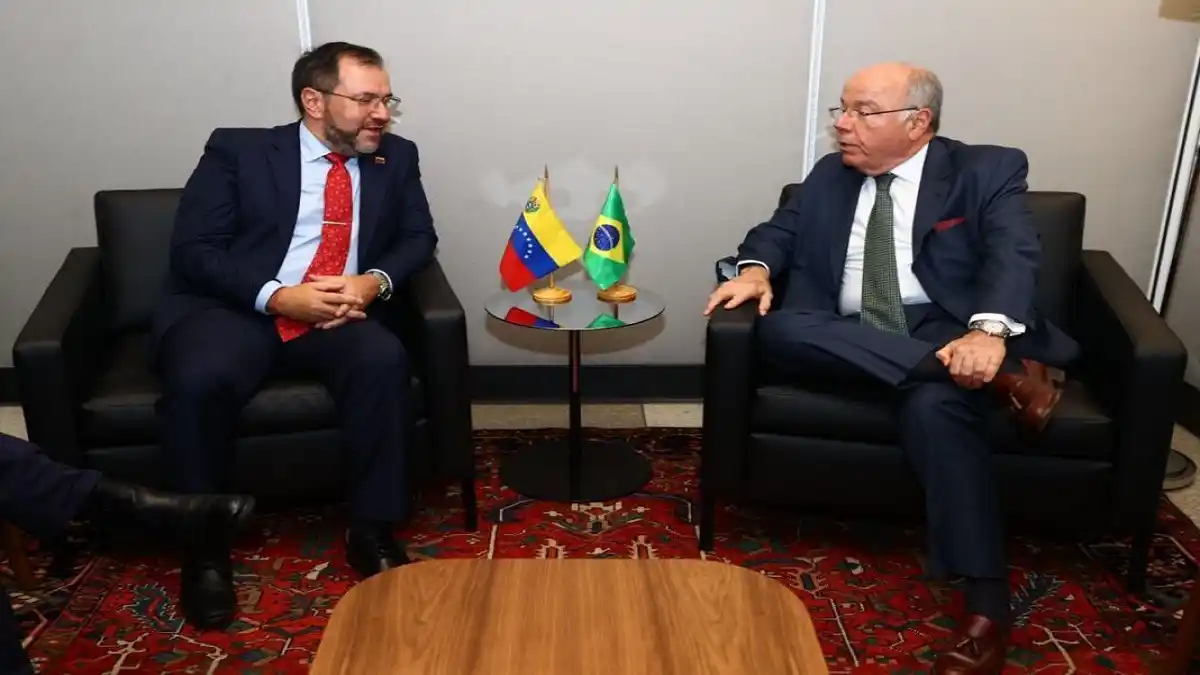 BRASIL habría pedido a MADURO «otorgar salvoconductos» para refugiados en la embajada de Argentina