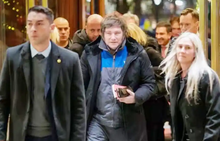 Milei desembarca en Oslo para la ceremonia del Nobel y sorprende con un estilo que dio que hablar