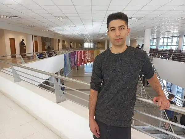 Suraj, el afgano que se escapó de los talibanes para estudiar en Argentina