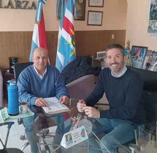 El intendente Fabián Menescardi junto a Martín Müller. El Polo Educativo avanza en nuestra localidad.