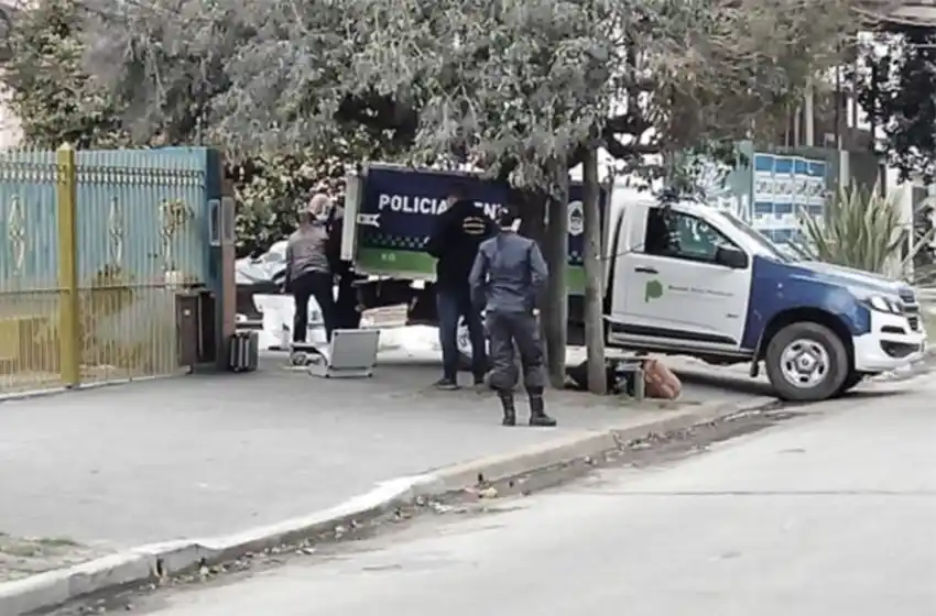 Hallan a una mujer asesinada en el predio de un salón de fiestas