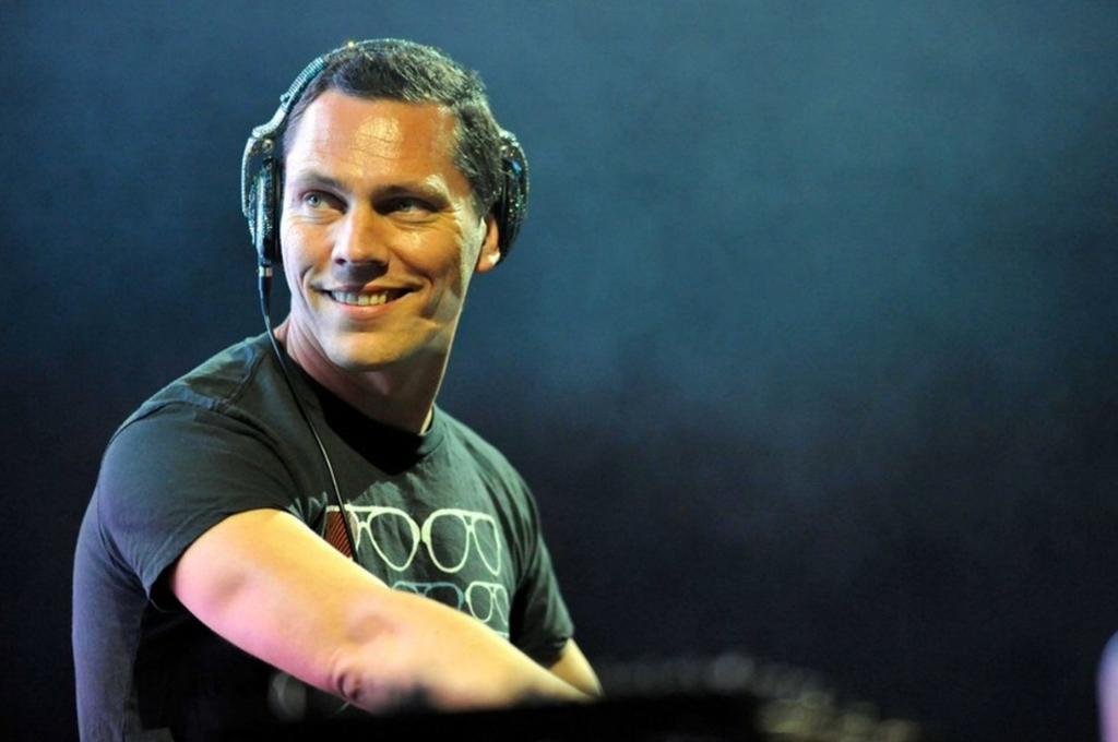 Tiësto iba a ser el primer DJ en la historia de la NFL en animar el previo del evento.