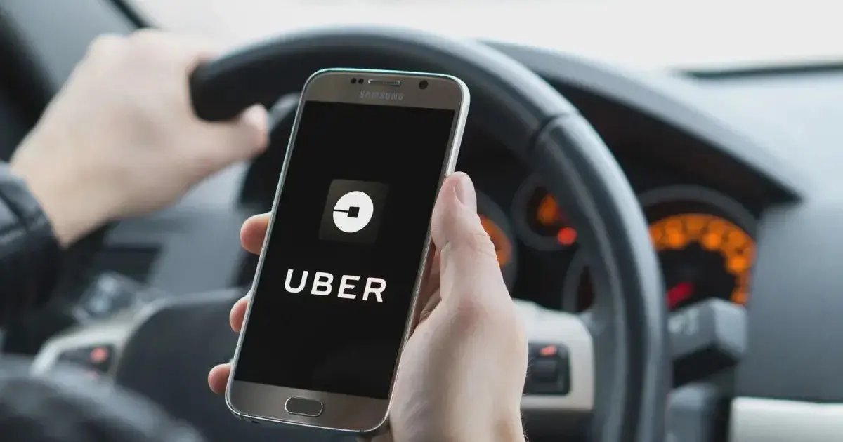 Avanza Libertad de Bahía Blanca a favor de la llegada de Uber a la comuna: "Los taxis tienen capturado al cliente"