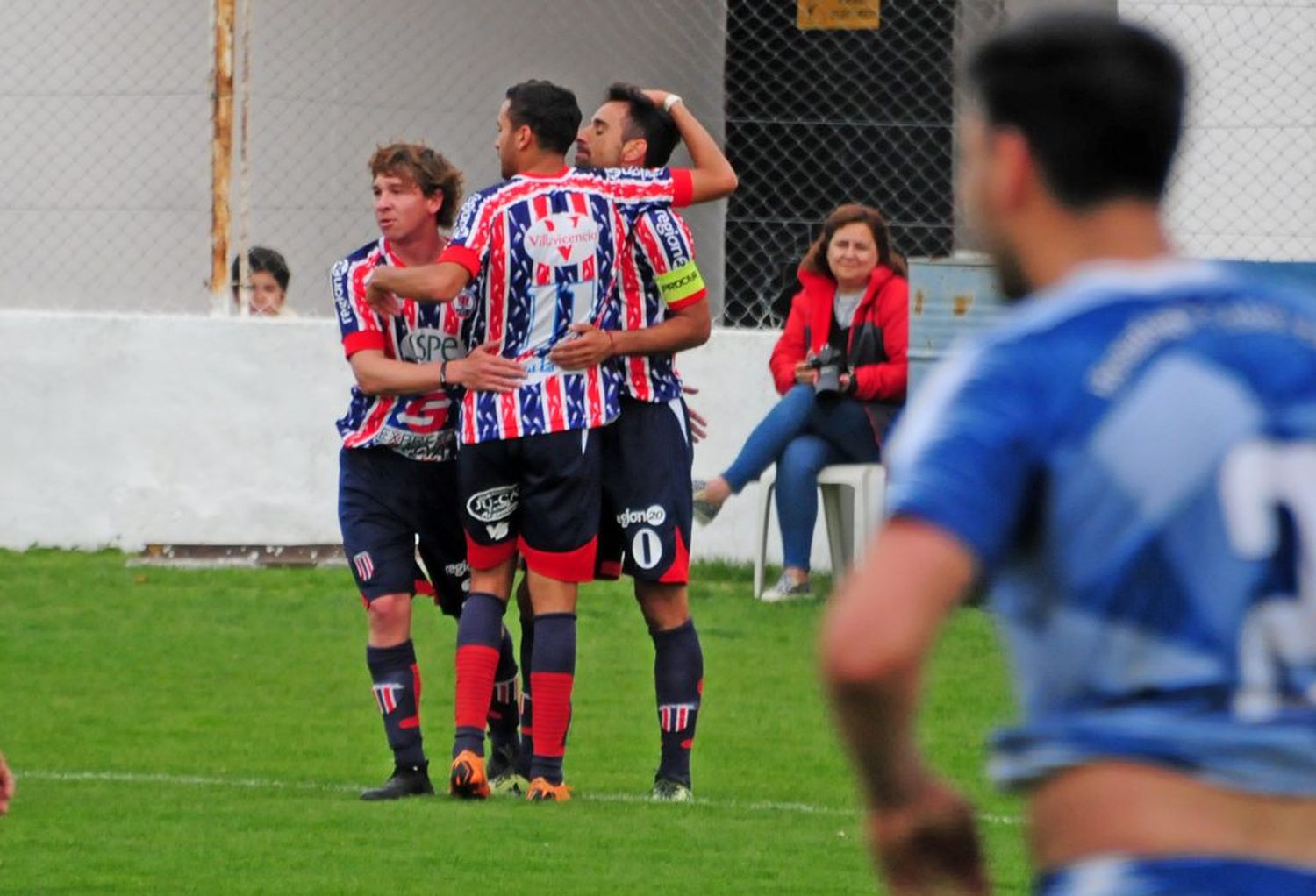 Ferro, Juarense y Loma Negra, a semis