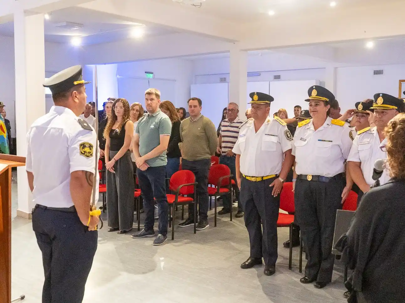 Autoridades municipales acompañaron el reconocimiento a los agentes de la policía
