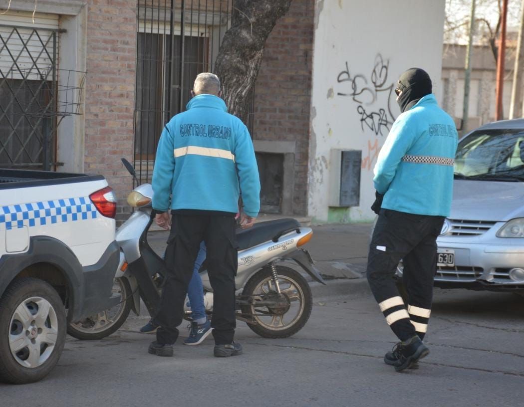 El motociclista intentó escapar de un control en Presidente Perón y Cabral. Archivo.
