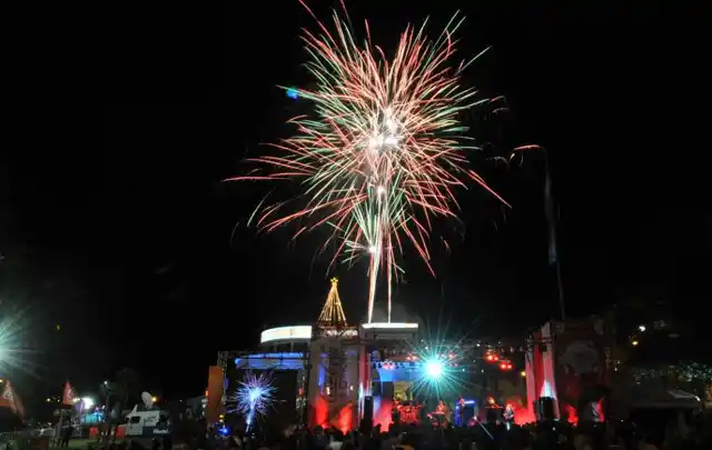 Carlos Paz inauguró la temporada de verano 2014 con Alejandro Lerner