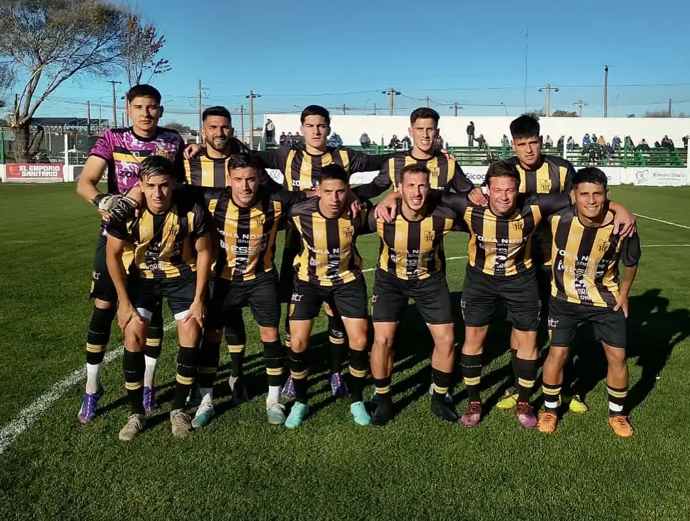 FOTO PRENSA KIMBERLEY La formación de Santamarina, el sábado pasado en Mar del Plata.