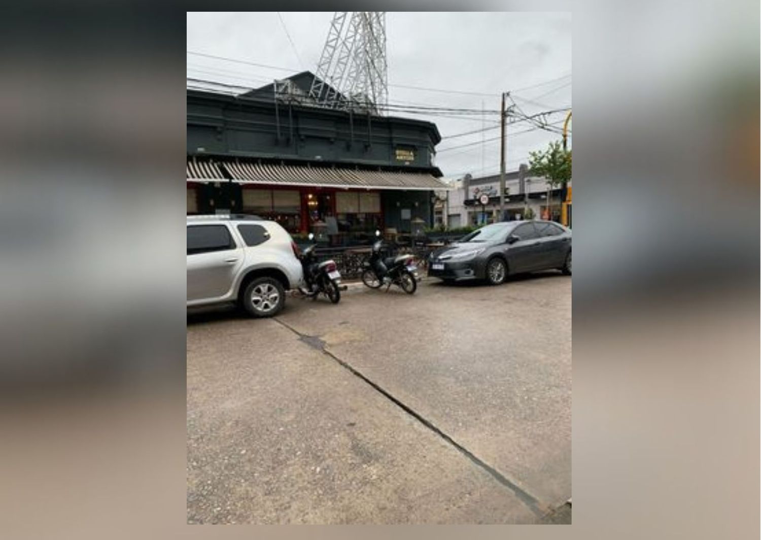 Motociclistas reclaman que no tienen donde estacionar