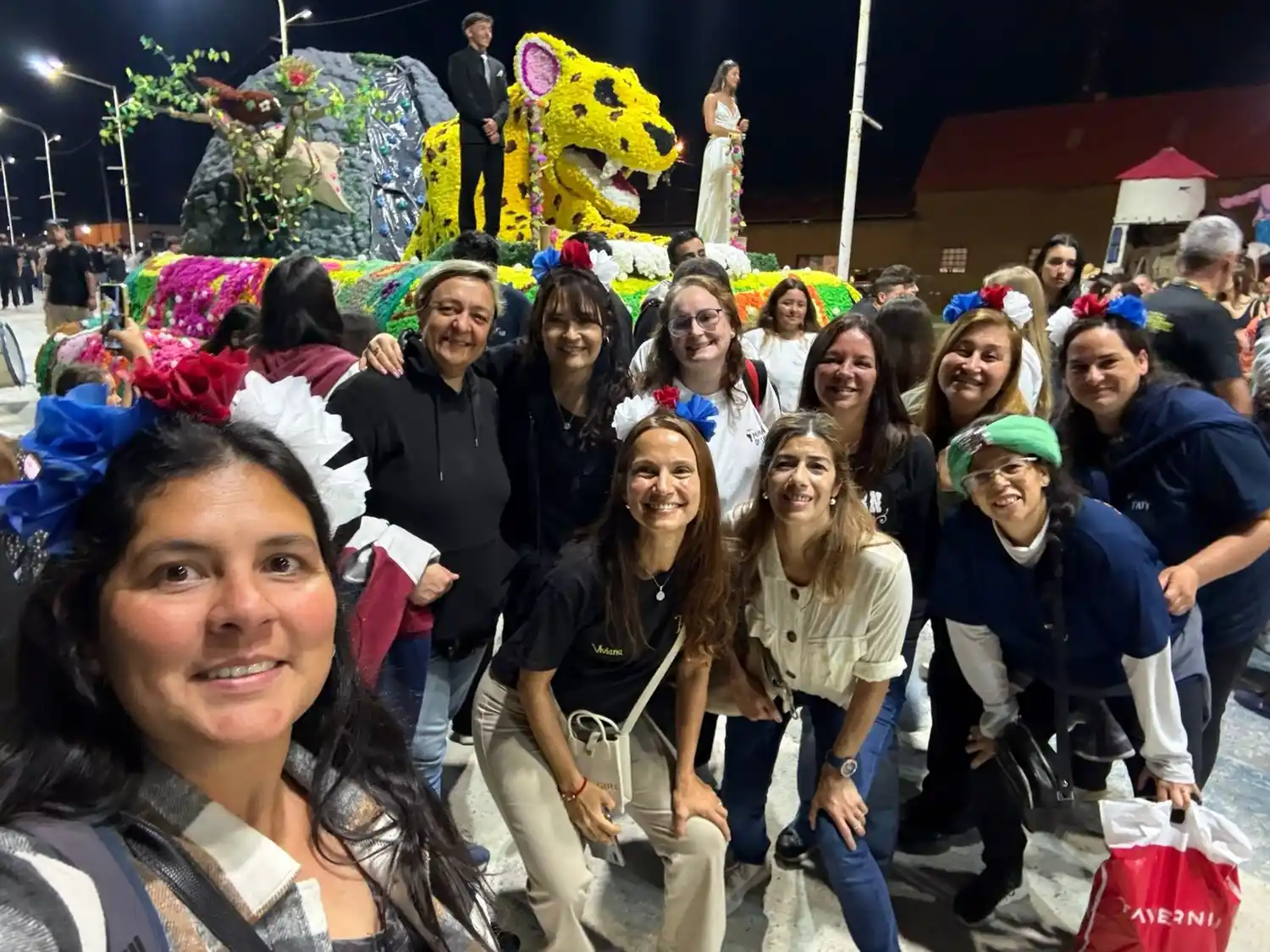 Detrás de la carroza de la Promo 2025 de Presos-Mitre: el apoyo incansable de las madres