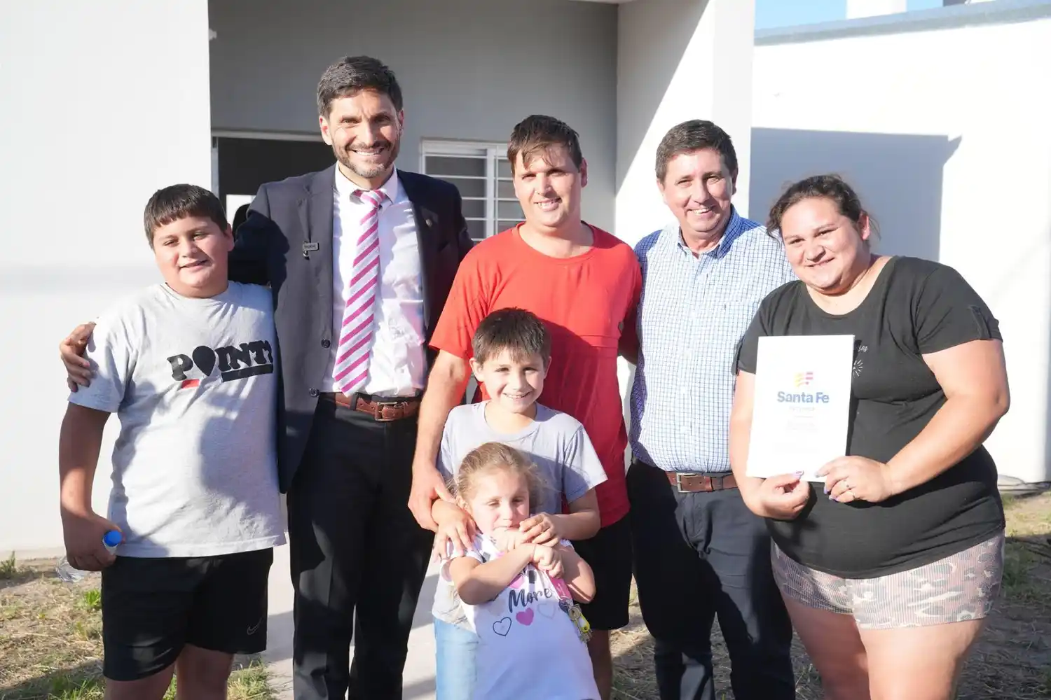 Pullaro entrega viviendas