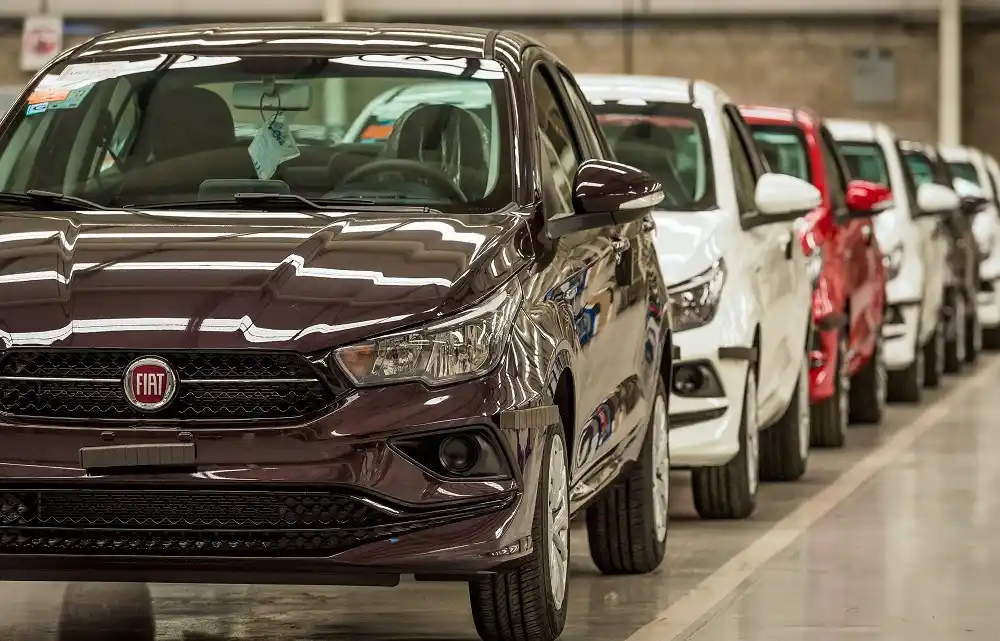 El Fiat Cronos de Fiat sigue liderando la tabla mensual y anual de patentamientos.