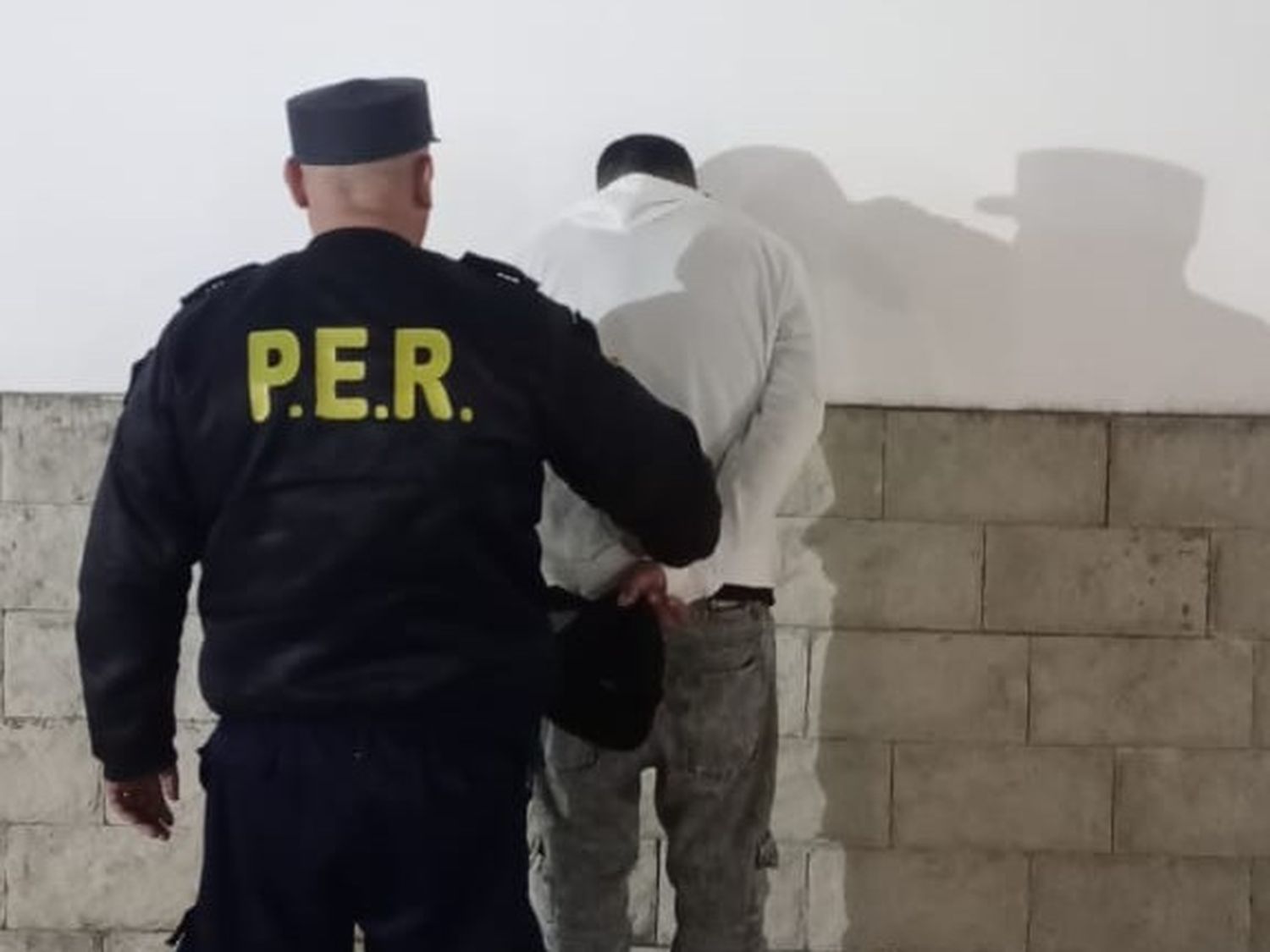 Barrio 348: Le robó las zapatillas a punta de cuchilla y fue detenido