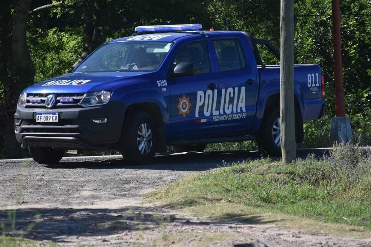 Se metió a una casa y preparó un montón de herramientas para llevárselas, pero lo atraparon antes