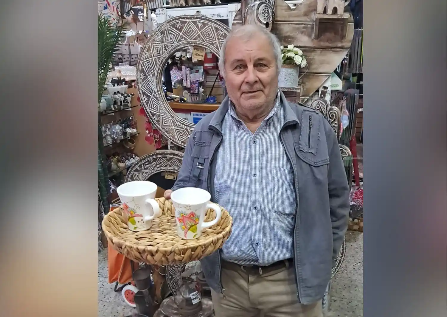 Roberto pasó a retirar su premio por La Bomba.