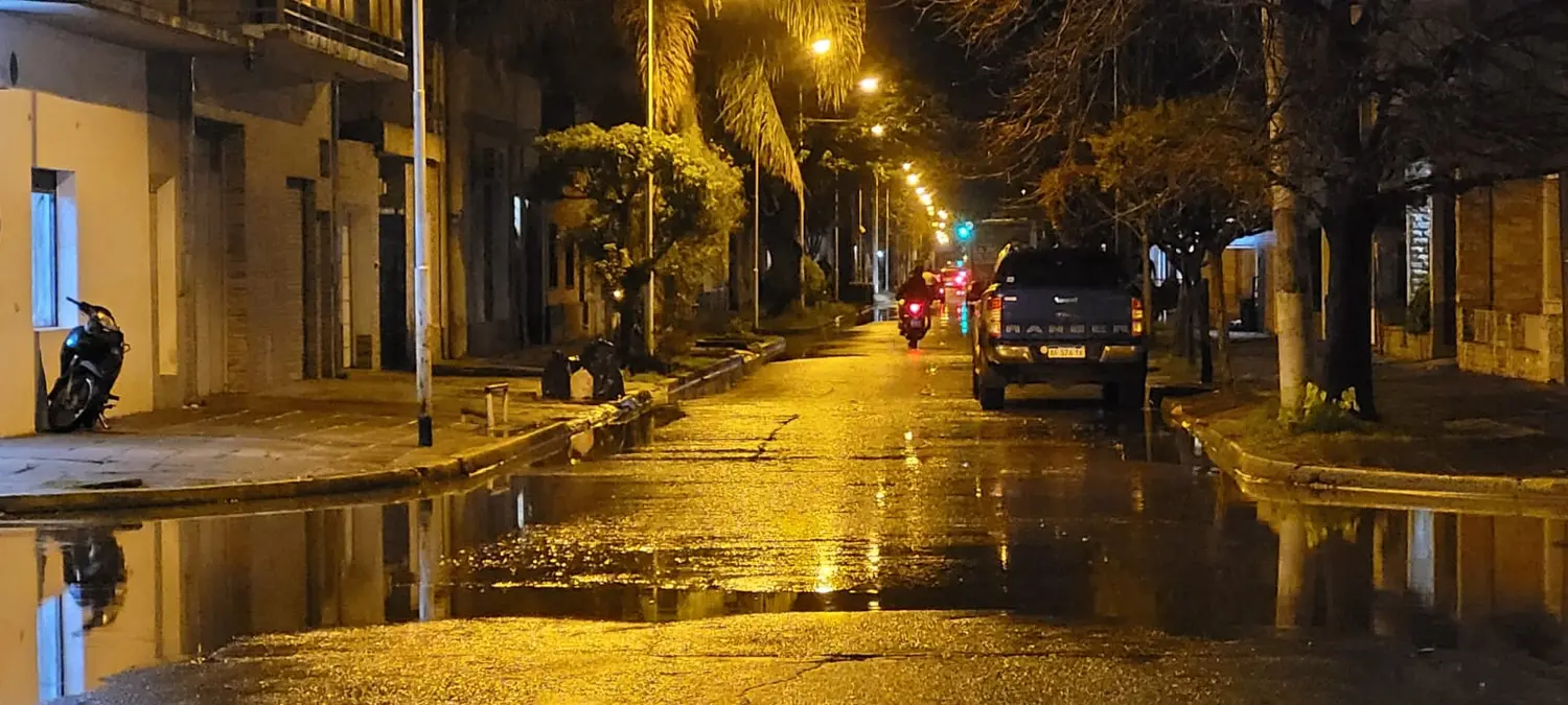En la madrugada del sábado comenzarían las tormentas y lluvias, que continuarían durante horas de la mañana.