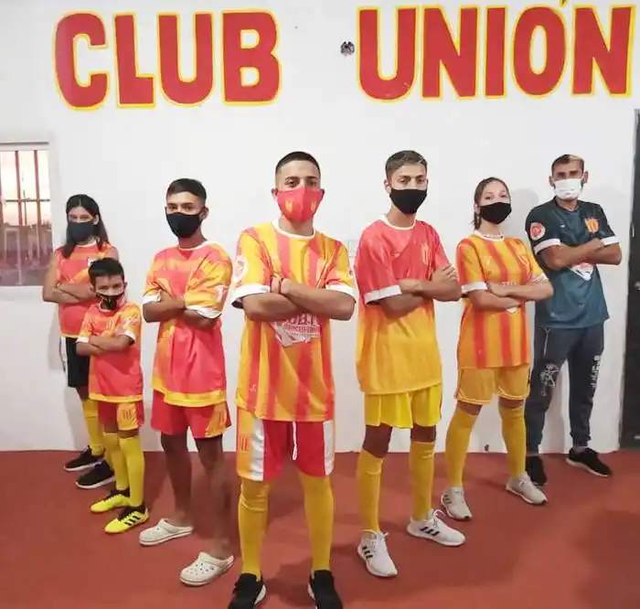 Unión de Villa Jardín presentó camiseta