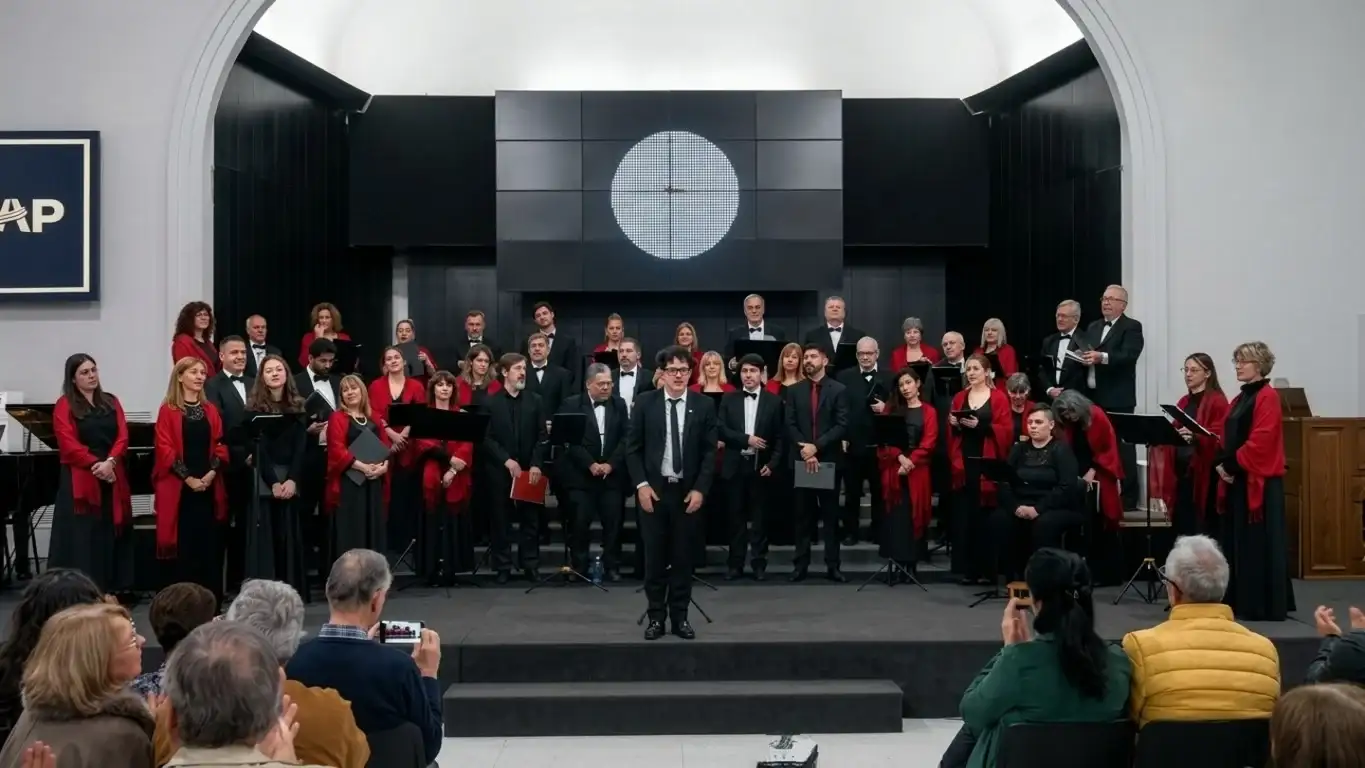 La Agrupación Vocal Cantori volvió a presentarse en la UAP con una destacada interpretación de la Misa de Dvořák