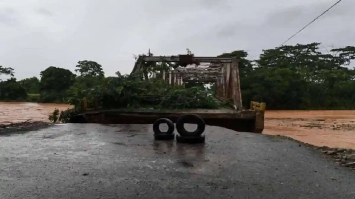 COLAPSA EL PUENTE que une a Barinas y Táchira: 13 horas de lluvia causan estragos