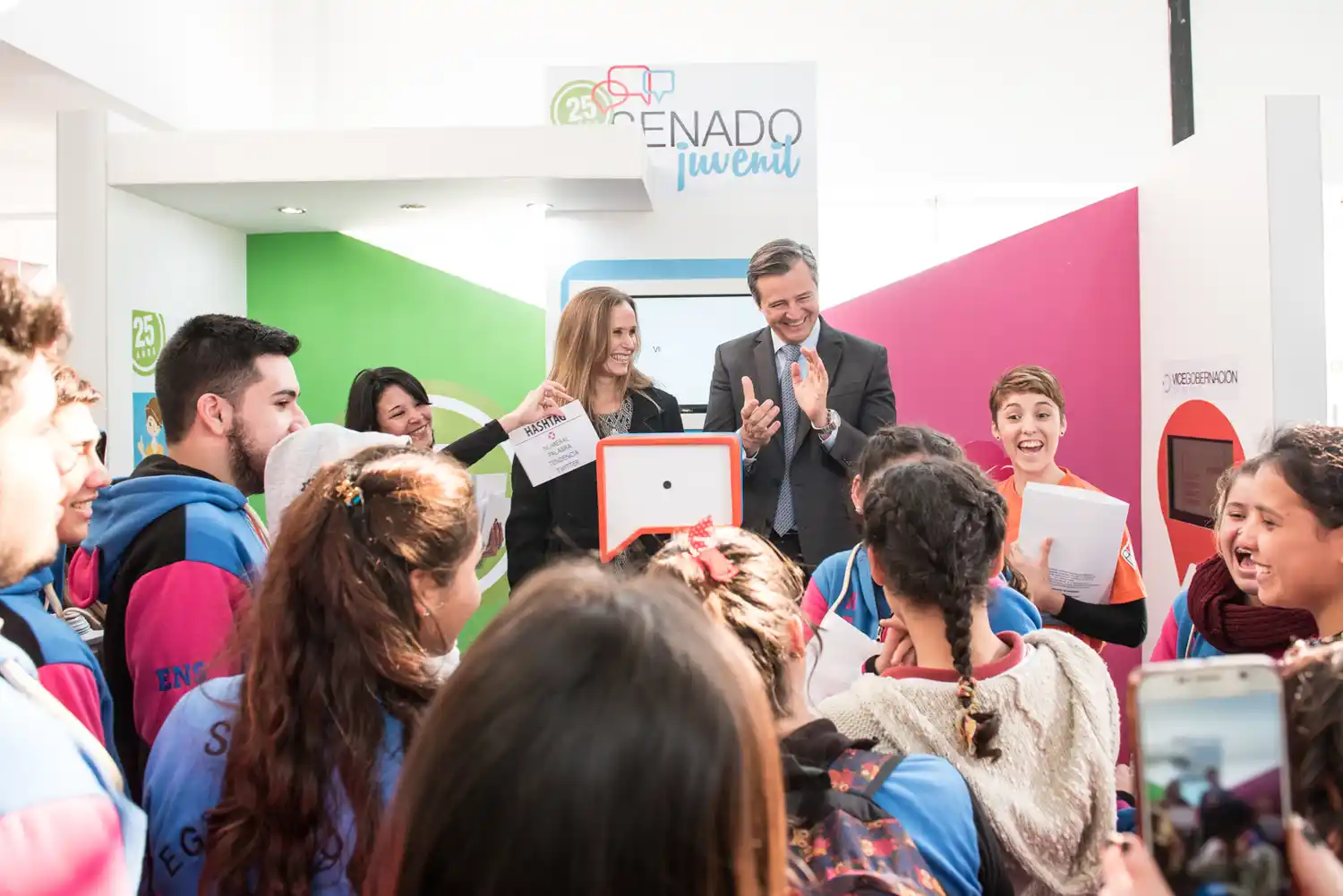 Bahl y Cresto inauguraron la Feria de Carreras 2017