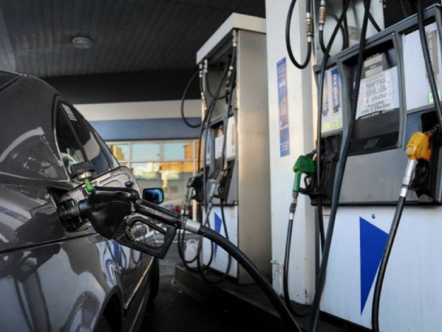 YPF aumentó un 2,50% las naftas y 1,75% el gasoil