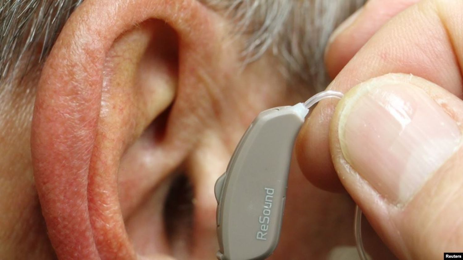 Un estudio relaciona la pérdida auditiva en la mediana edad con la demencia