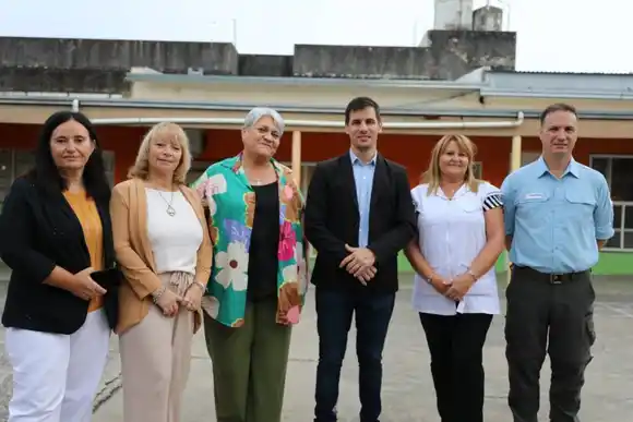 El Intendente participó del comienzo del ciclo lectivo en la escuela Colón