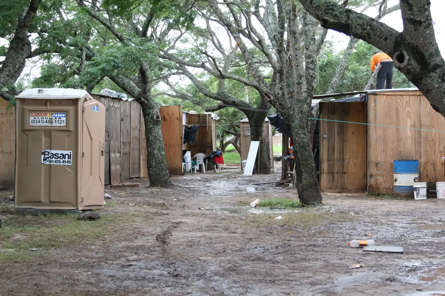 Permanecen evacuadas 135 familias