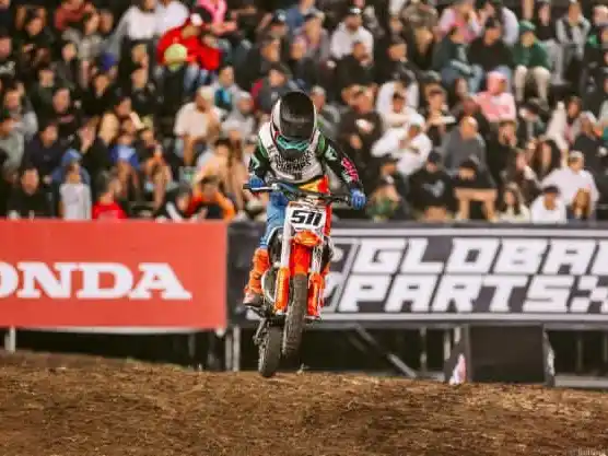 Fermín Gómez busca sponsors para competir en el Argentino de Motocross