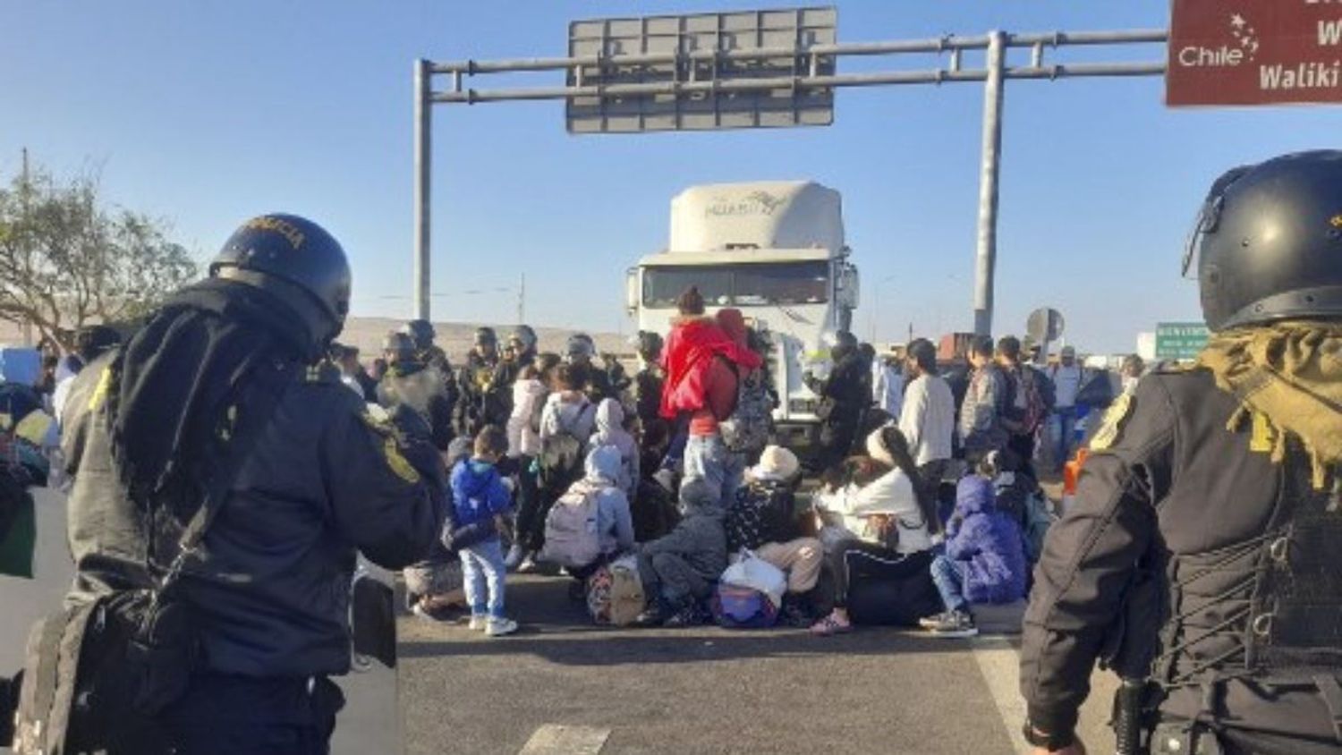 «Los devolvería a todos en un barco de regreso a su país»: lo que piensa este diputado chileno de los venezolanos