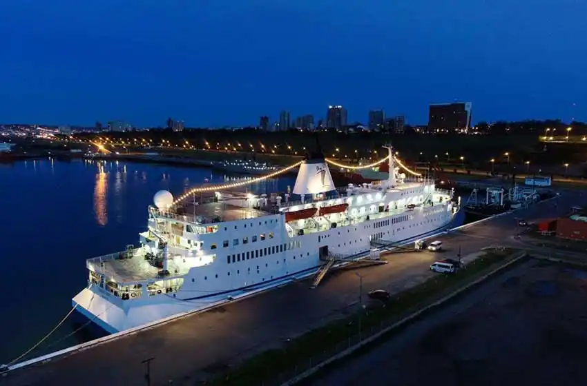 Más de 45 mil personas visitaron la librería flotante más grande del mundo