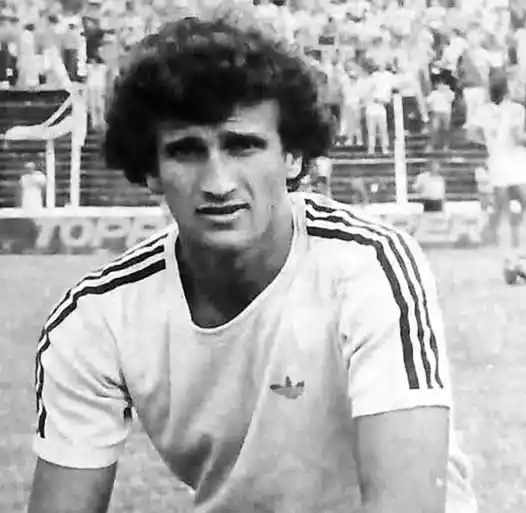 Murió Hugo Nelson Lacava Schell, el exfutbolista surgido en Boca que jugó en Santamarina.