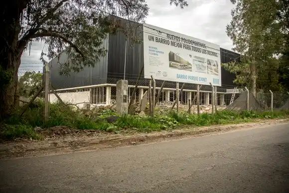 Vecinos solicitan la reapertura del Polideportivo Camet