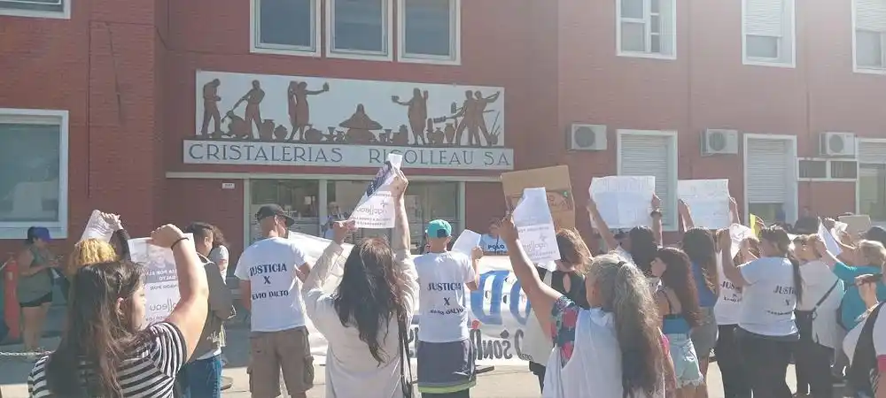 Berazategui: convocatoria masiva para exigir justicia por un obrero muerto en la fábrica Rigolleau