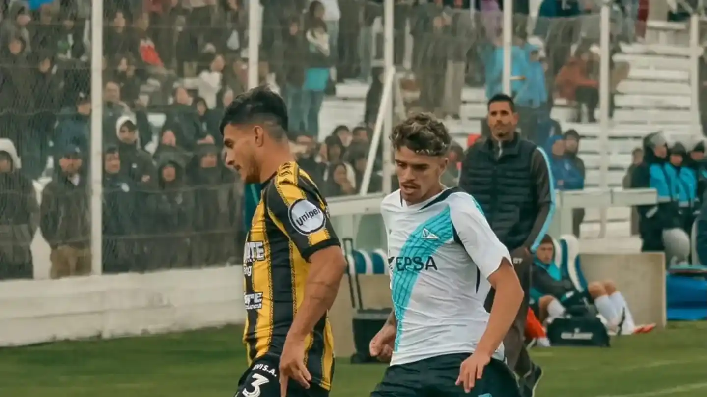 FOTO PRENSA BROWN Ihitz y Echenique, en el empate de Santamarina con Brown.