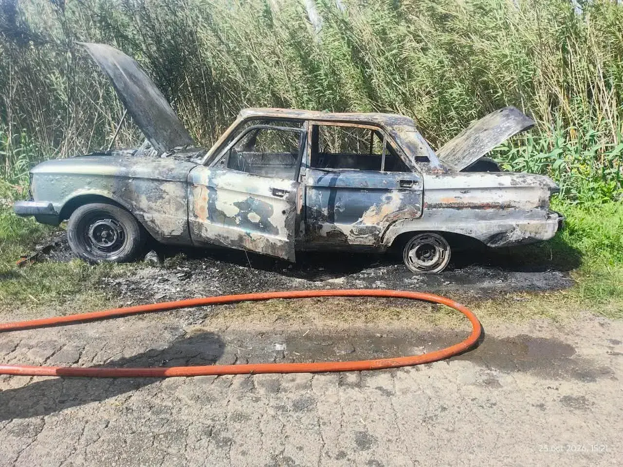 Un Ford Falcon ardió en llamas.