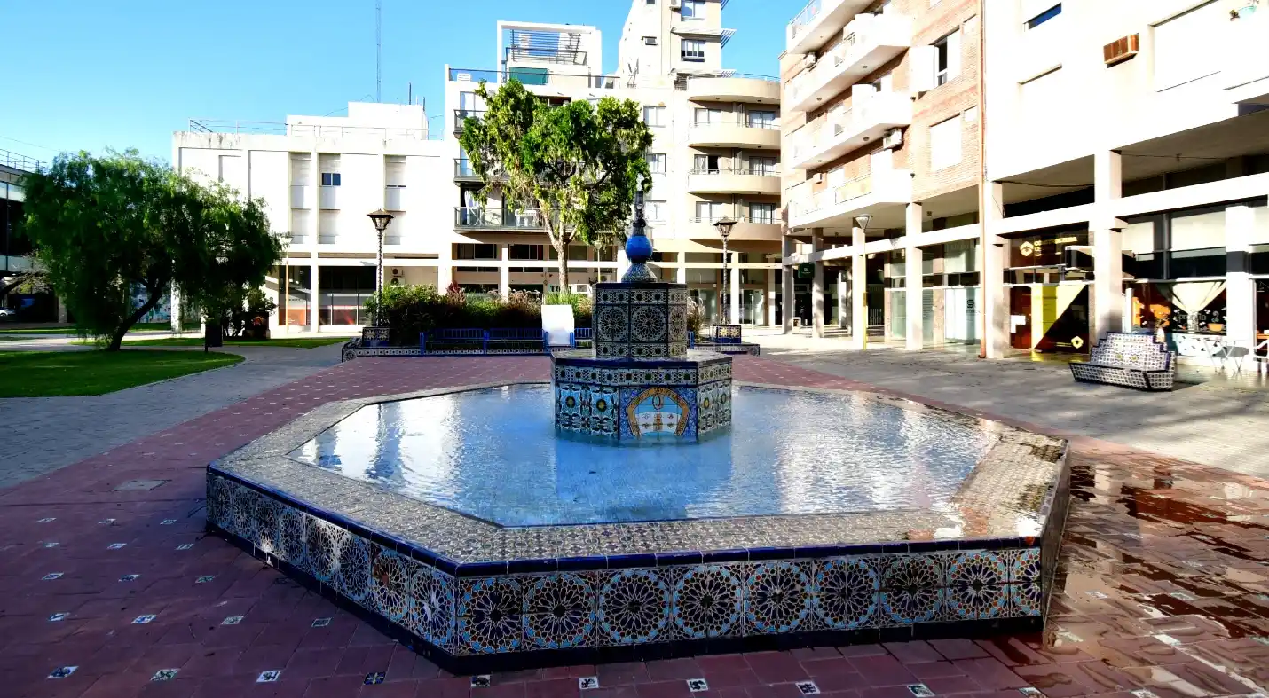 Así luce hoy la fuente de la plazoleta Rincón Español.