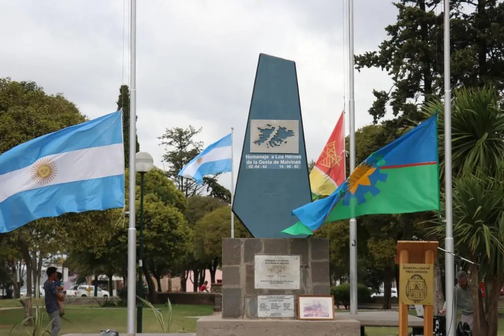 Vigilia y acto oficial por el 2 de Abril