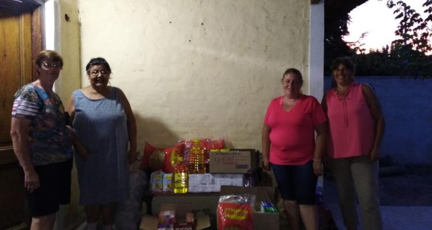 El merendero de Raquel sigue en marcha gracias a la solidaridad de los vecinos