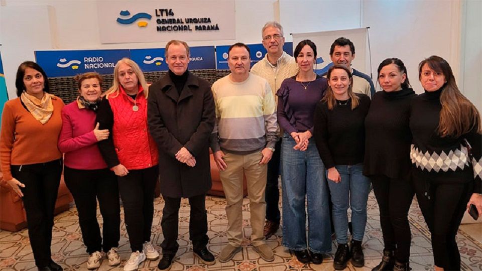 Bordet criticó el cierre de las programaciones locales matutinas en las radios públicas