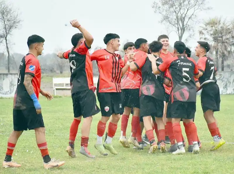 8 de Diciembre y 1.º de Mayo
son finalistas y van al Regional