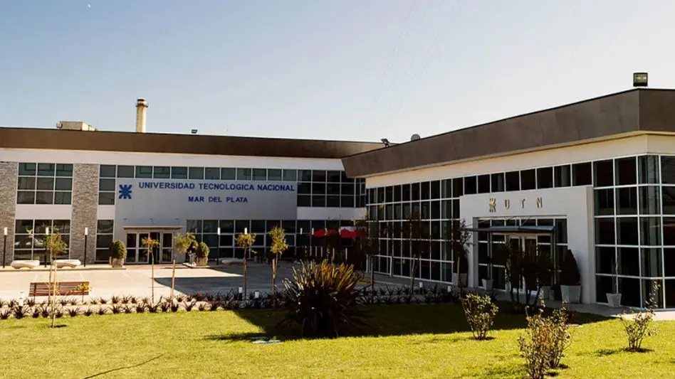 Personal no docente de la UTN realiza un paro por el "despido injustificado de una compañera"