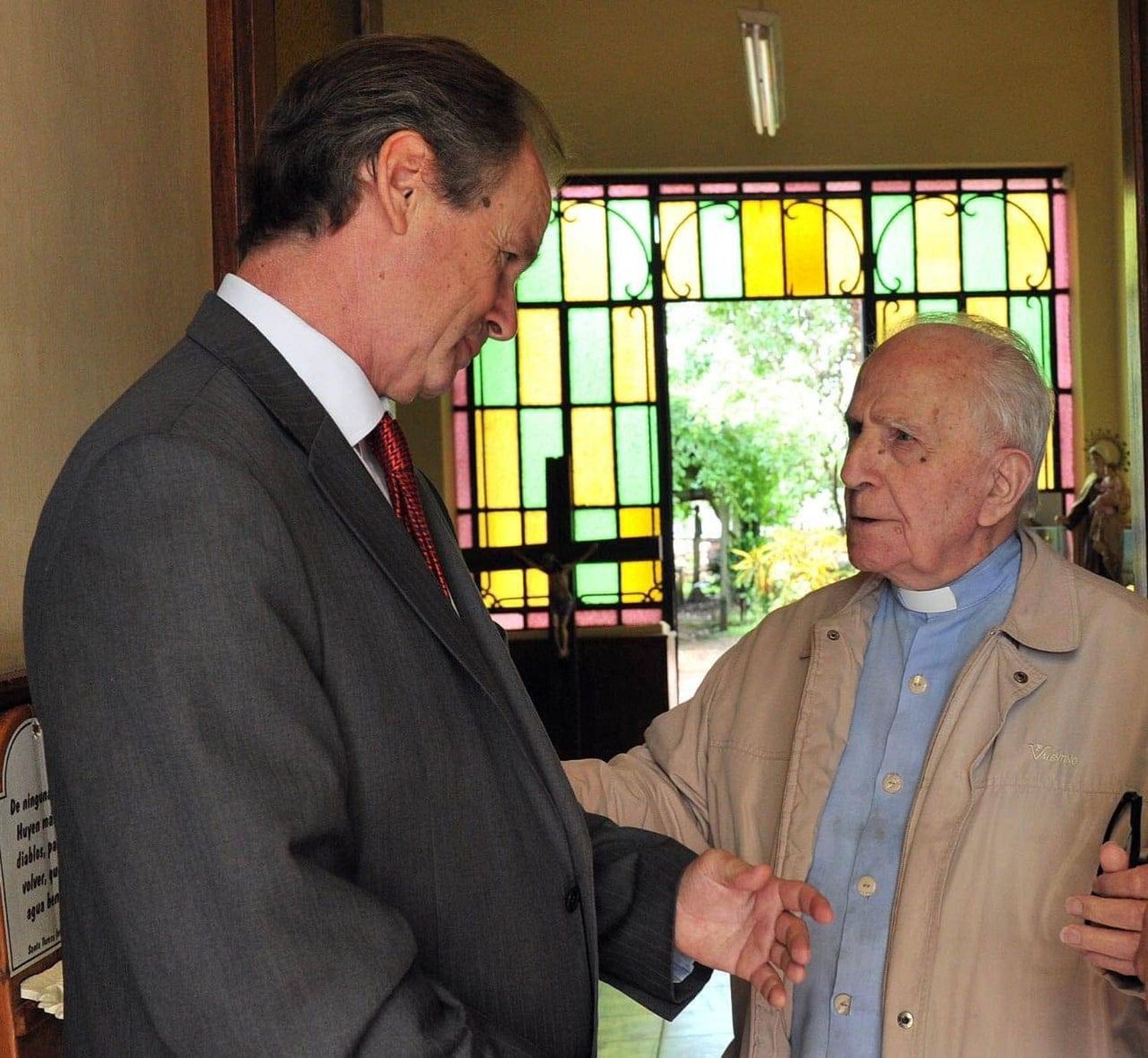 Bordet despidió al Padre Rougier