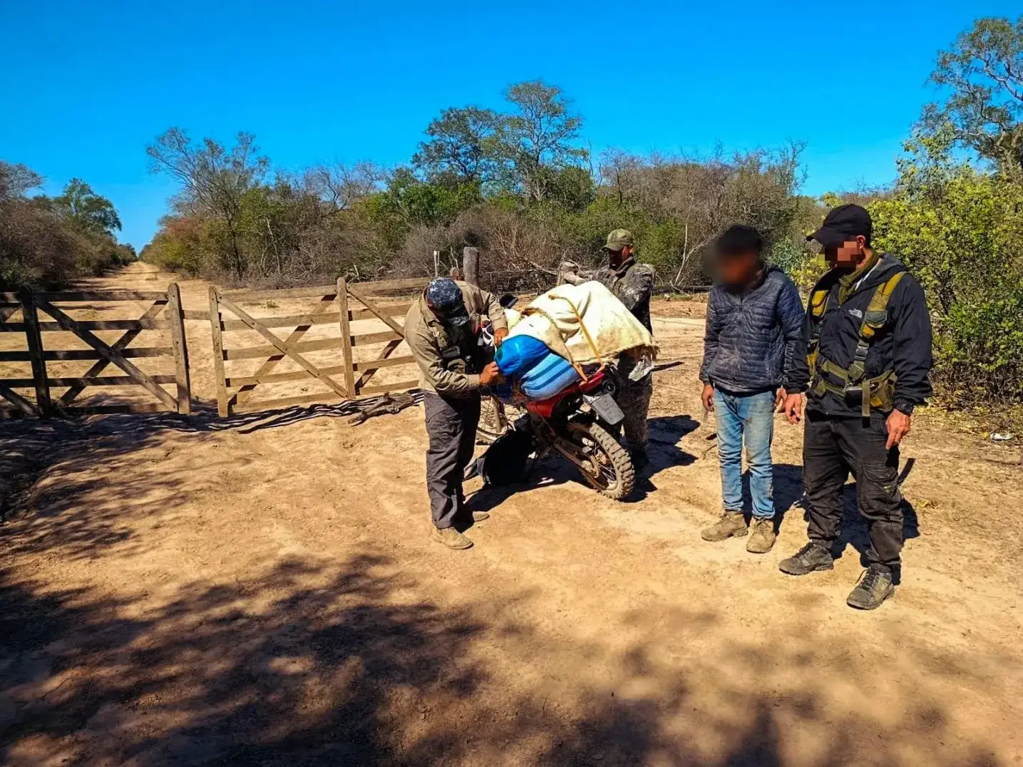 Gendarmería secuestró 59 kilos de hojas de coca tras interceptar a un motociclista