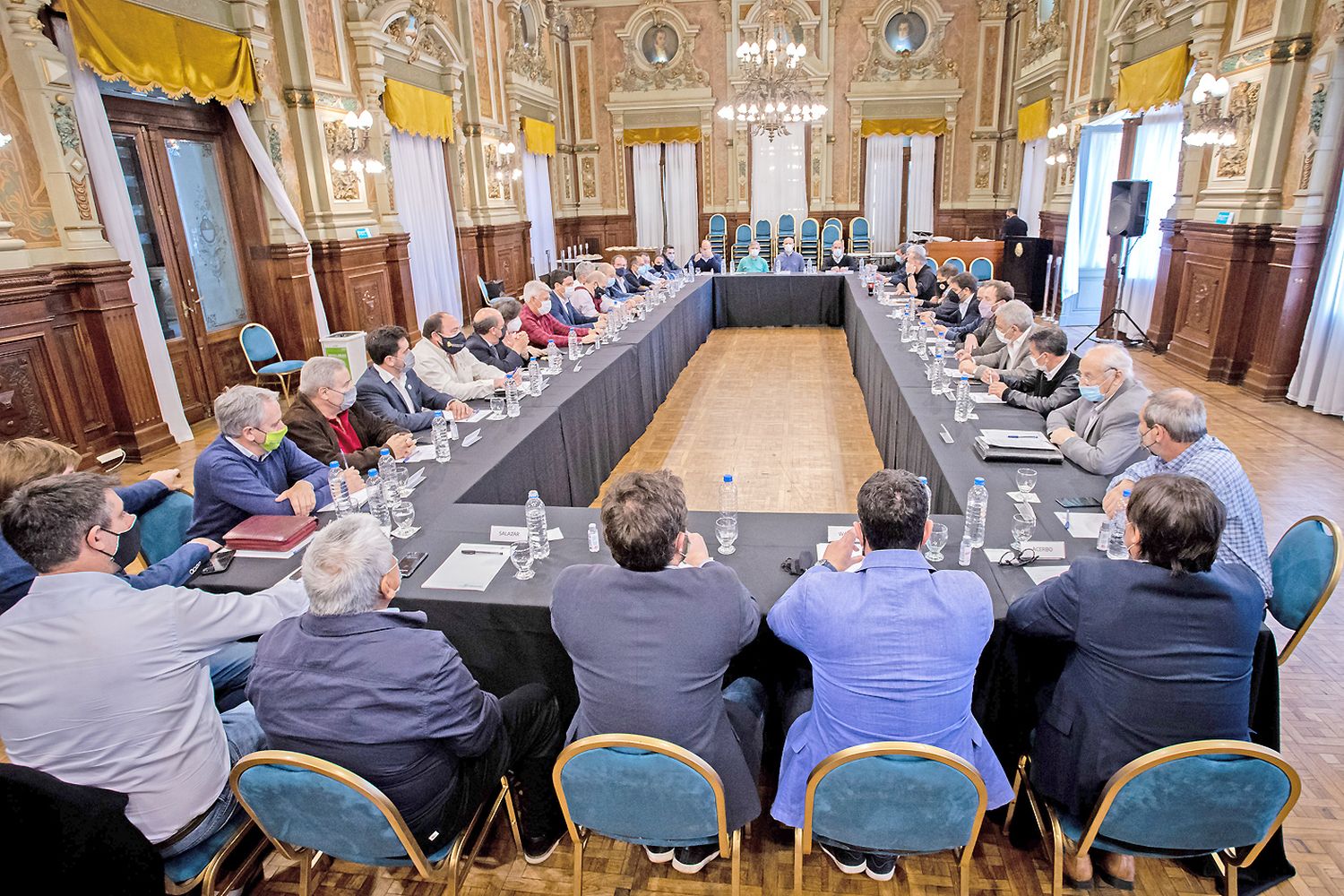 Kicillof encabezó una serie de reuniones con intendentes para evaluar obras y demandas