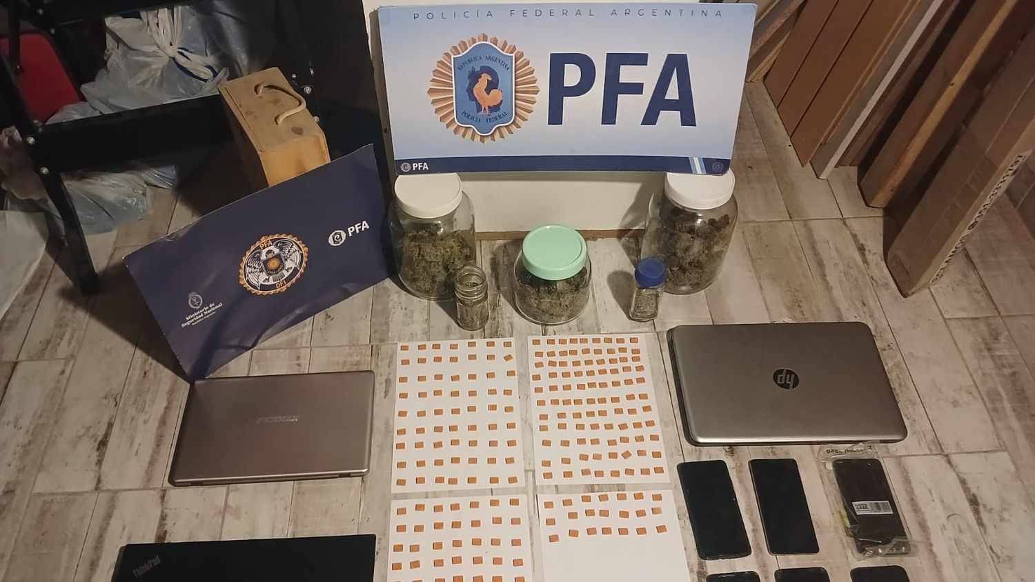 La acción se enmarca en una causa por infracción a la Ley de Estupefacientes (23.737) y tuvo como objetivo recolectar pruebas vinculadas al tráfico de drogas.