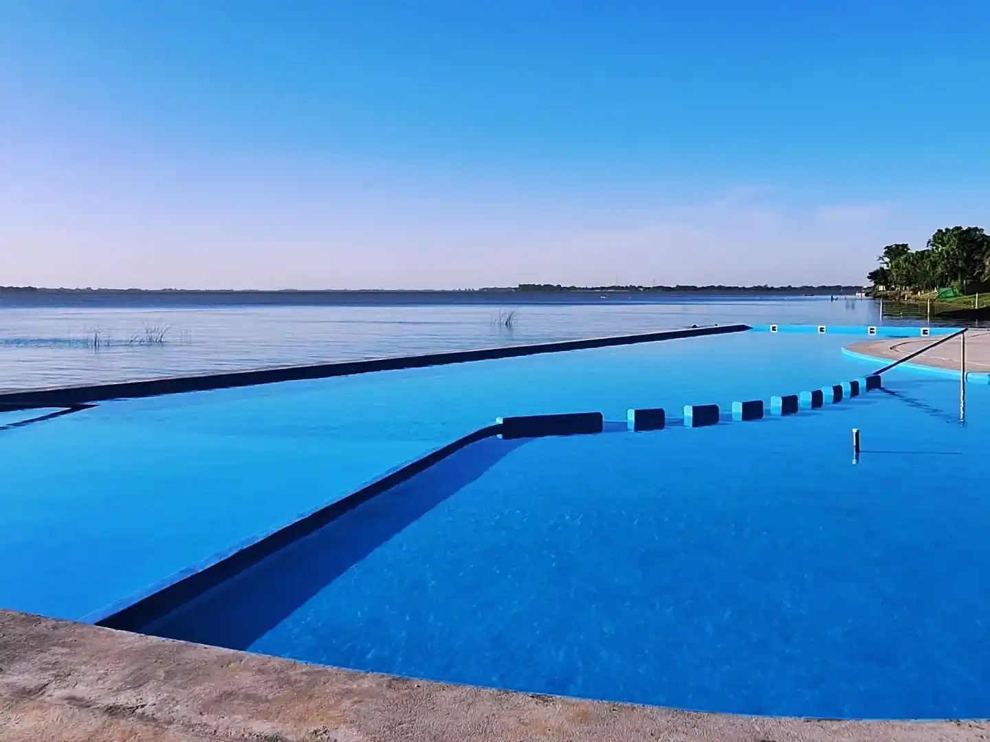 A orillas de la laguna: GyC Laguna Resort estrena pileta y consolida su propuesta de turismo sustentable