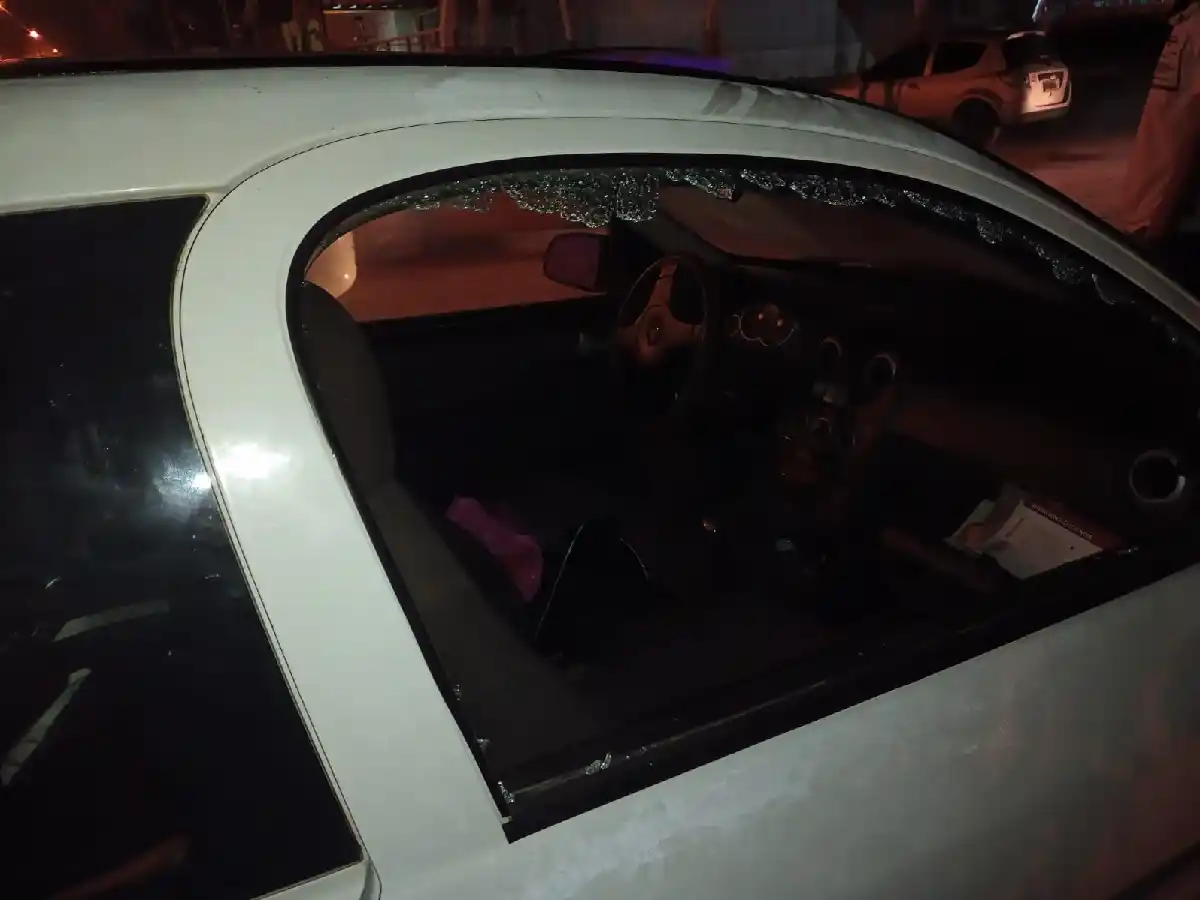 Vándalos rompen cristales de cuatro autos en Morteros